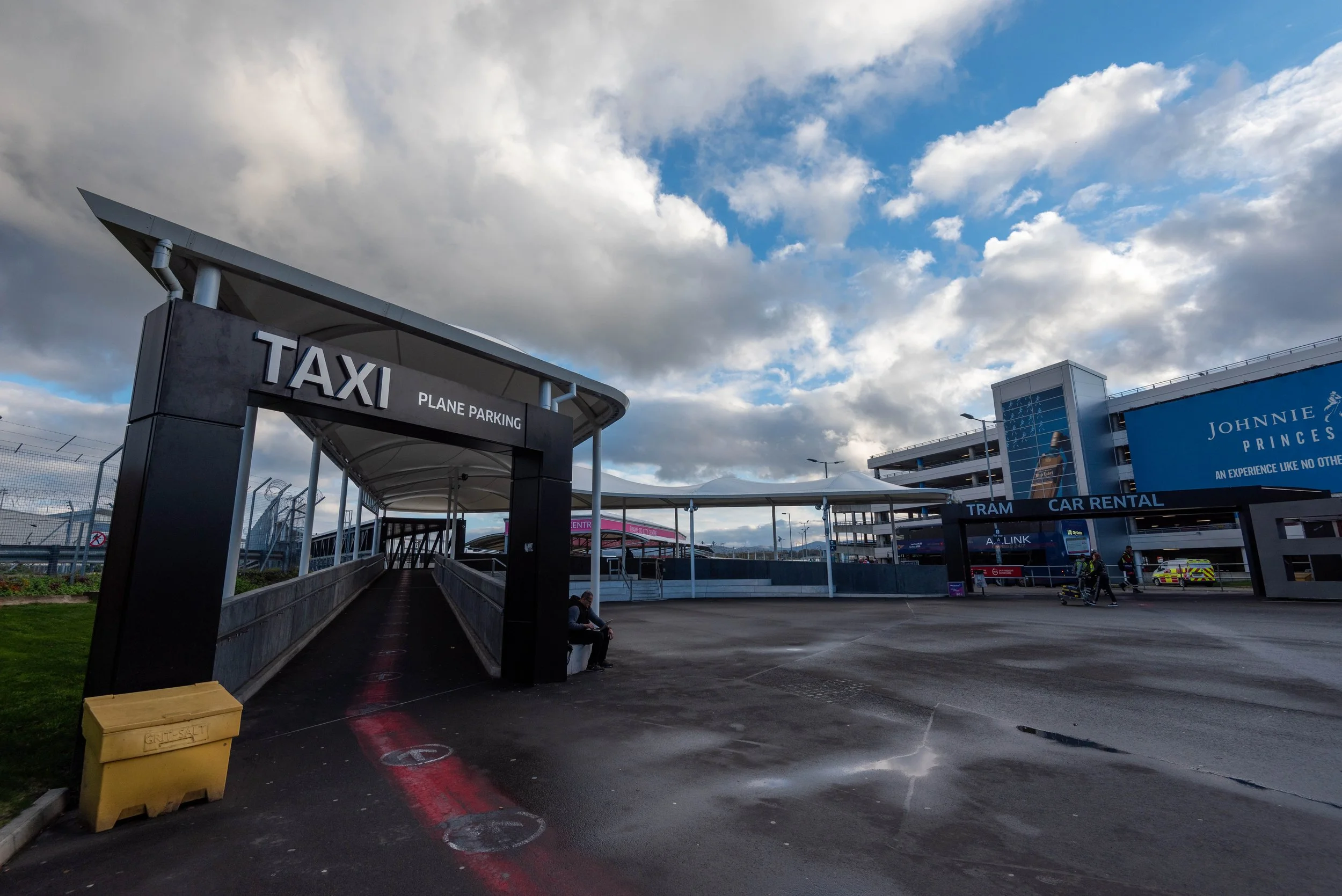 Stress Free Airport Travel Finding 24 Hour Taxi Transfers in Edinburgh