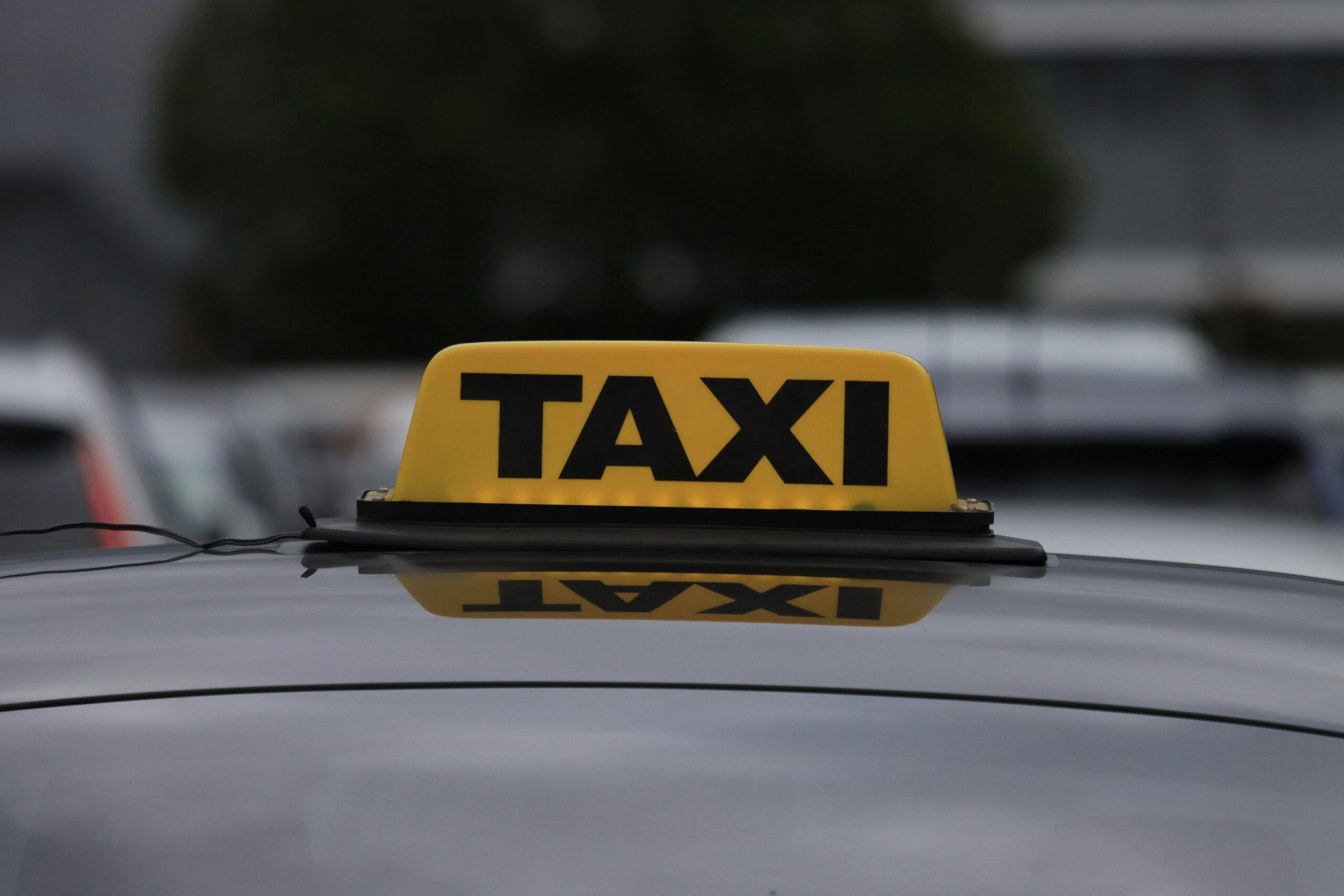 Family, Business & Long-Distance Travel: Choosing the Right Edinburgh Airport Taxi