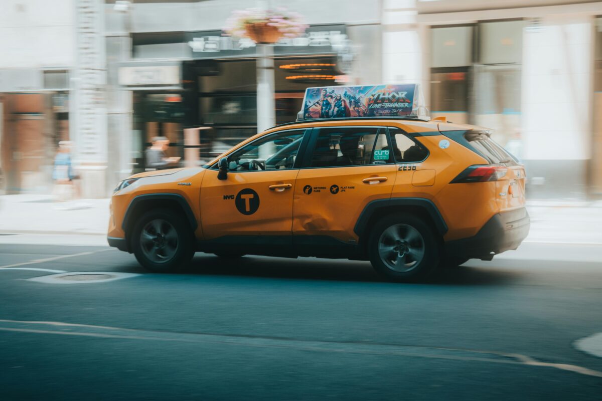 How Much Does an Edinburgh Airport Taxi Cost?