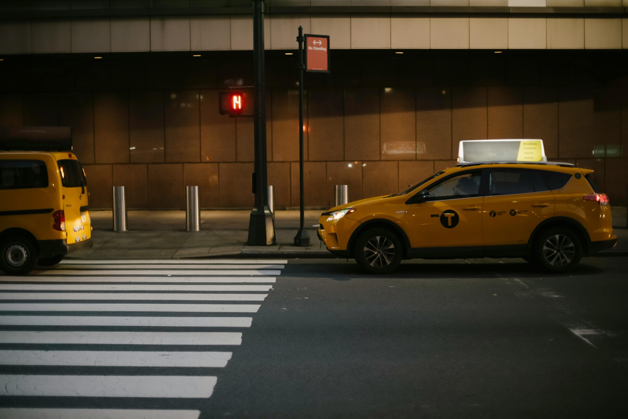 Fast Edinburgh airport taxi pickup service helping passengers avoid delays and reach the airport on time